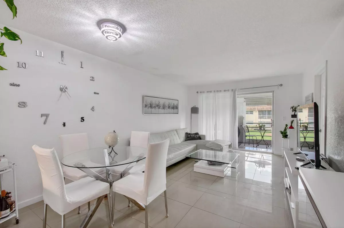 Boca Raton, FL 33428,9915 Sandalfoot BLVD 418