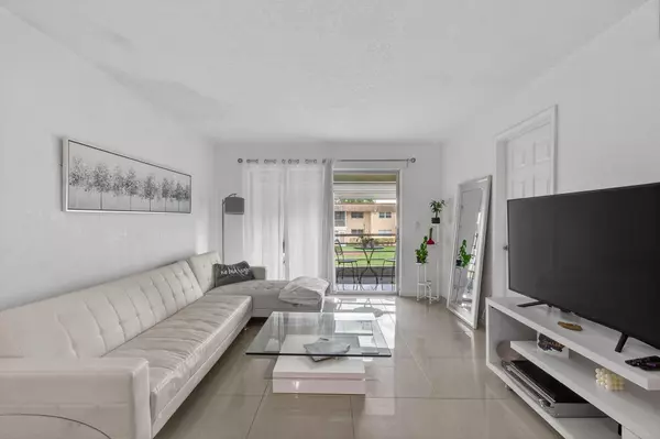 Boca Raton, FL 33428,9915 Sandalfoot BLVD 418