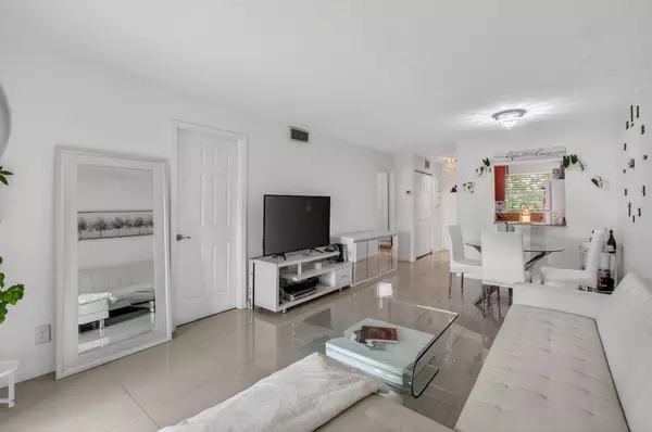 Boca Raton, FL 33428,9915 Sandalfoot BLVD 418