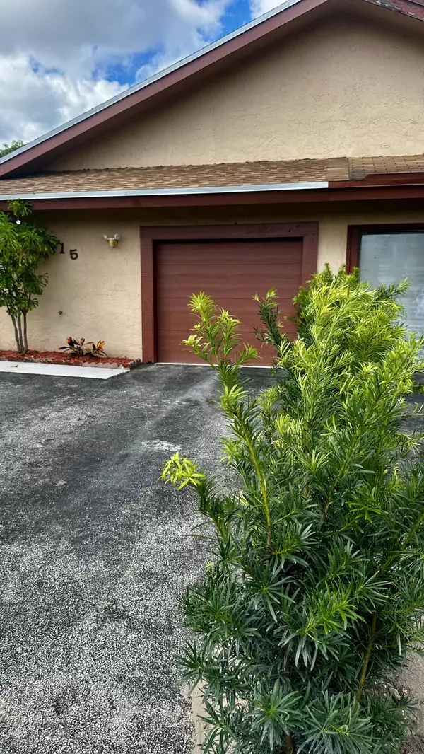 6515 Harbour RD, North Lauderdale, FL 33068