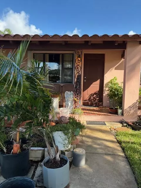 617 NE 8th AVE Included-9583 Sq Ft Lot, Boynton Beach, FL 33435