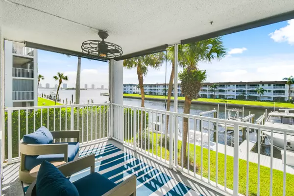 North Palm Beach, FL 33408,104 Paradise Harbour BLVD 215