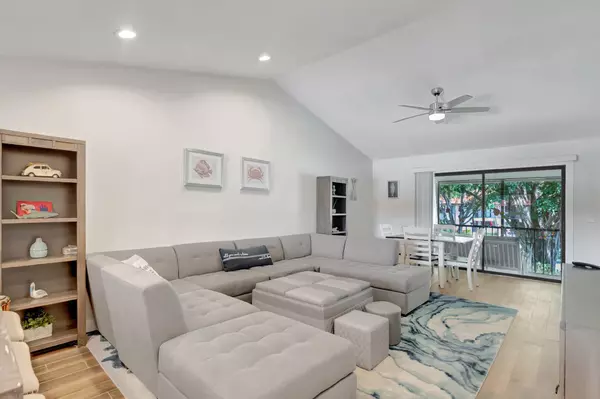 Boca Raton, FL 33487,301 Club CIR 209