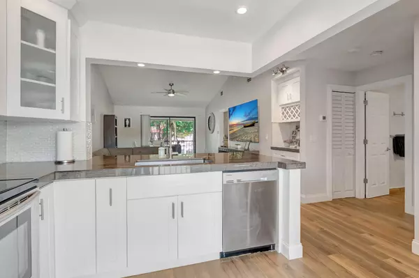 Boca Raton, FL 33487,301 Club CIR 209