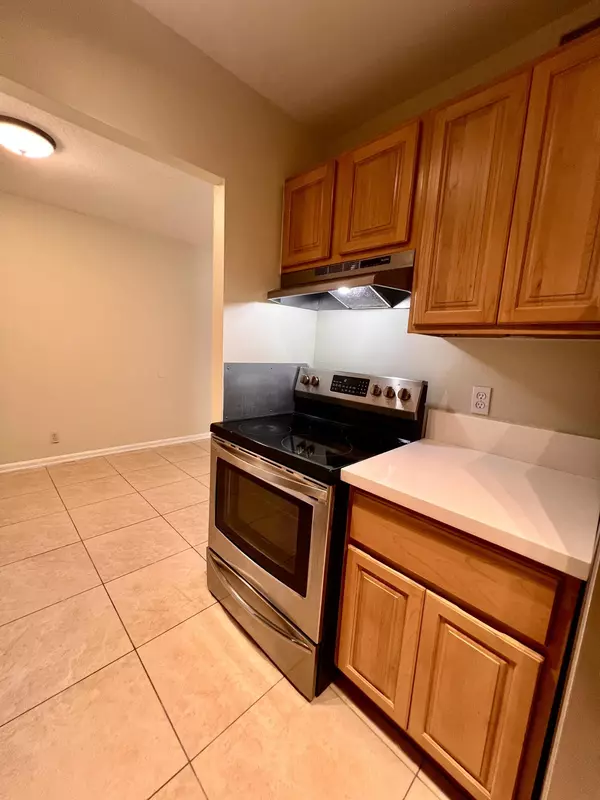 West Palm Beach, FL 33401,1500 N Congress AVE B64