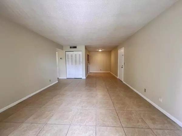 West Palm Beach, FL 33401,1500 N Congress AVE B64