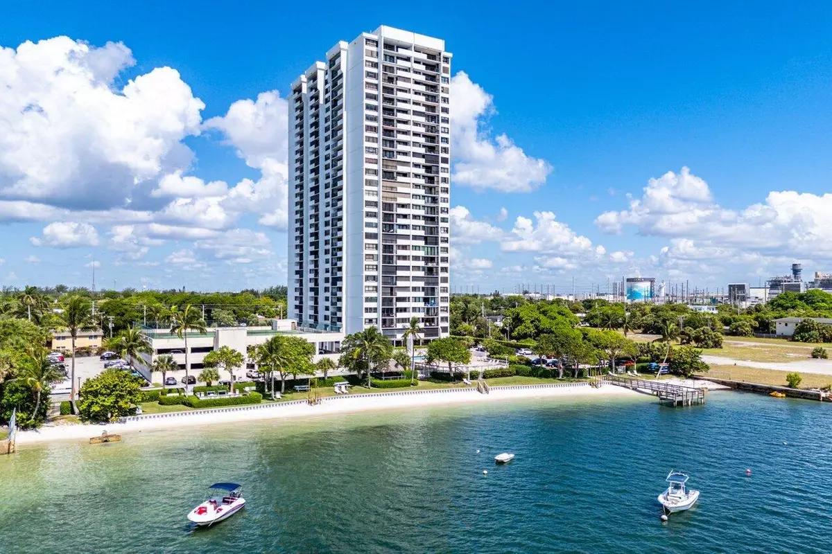 West Palm Beach, FL 33407,5600 N Flagler DR Ph109