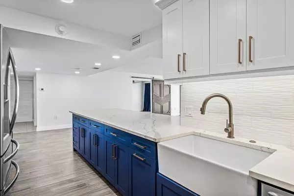 West Palm Beach, FL 33407,5600 N Flagler DR Ph109