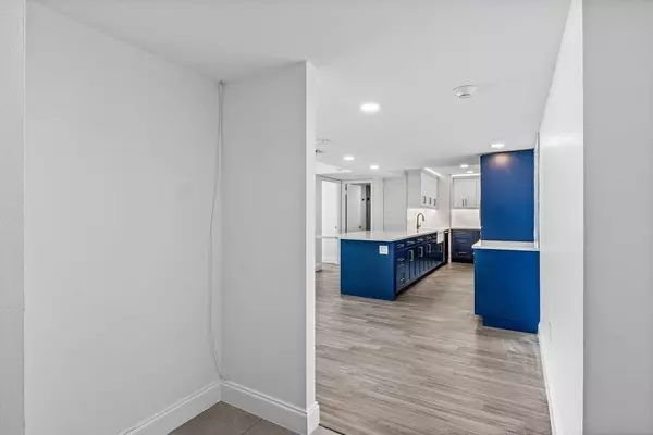 West Palm Beach, FL 33407,5600 N Flagler DR Ph109