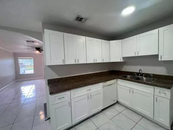 North Lauderdale, FL 33068,8201 SW 5th CT