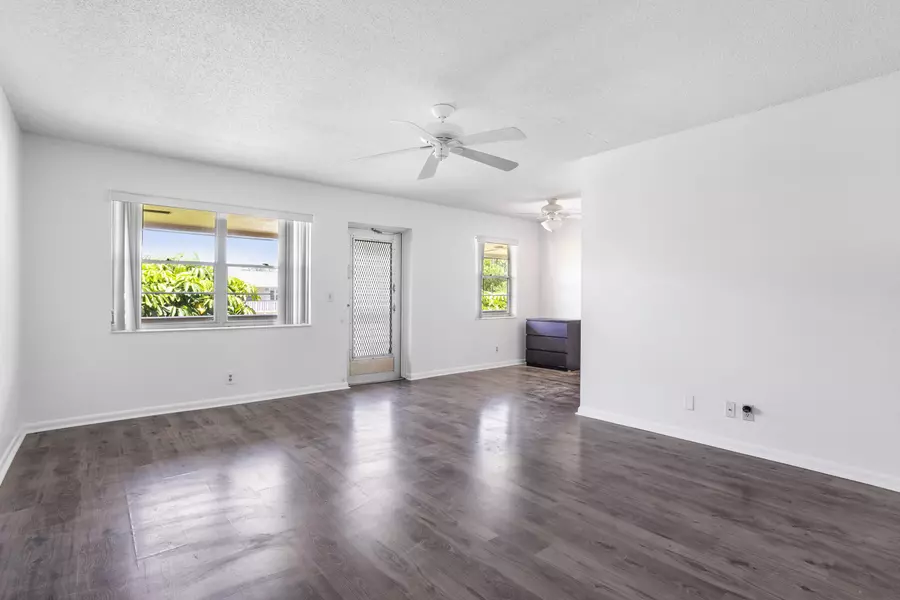 92 Hastings F, West Palm Beach, FL 33417