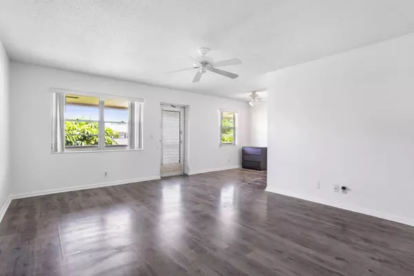 92 Hastings F, West Palm Beach, FL 33417