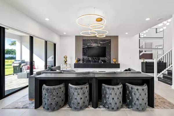 Boca Raton, FL 33434,8258 Essex Country Club DR