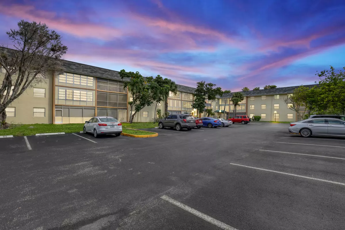 Tamarac, FL 33319,5190 E Sabal Palm BLVD 216