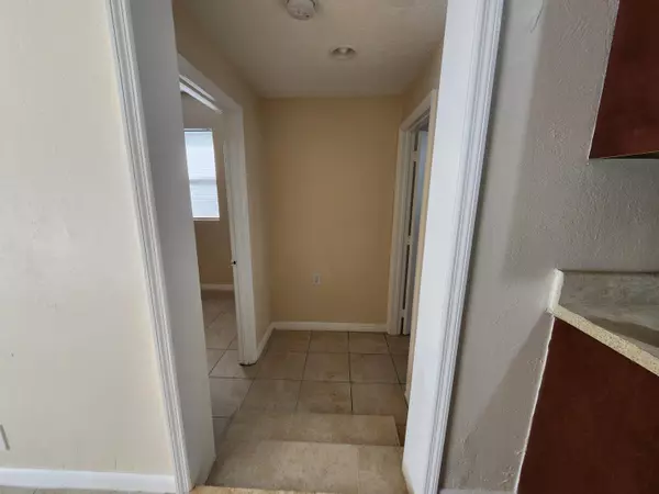West Palm Beach, FL 33407,1041 21st ST 2