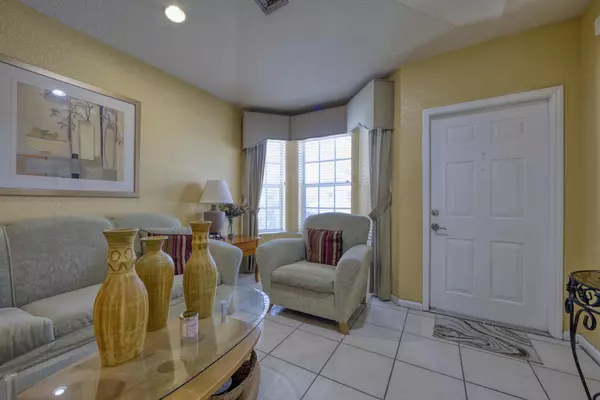 Boynton Beach, FL 33435,416 S S Circle DR