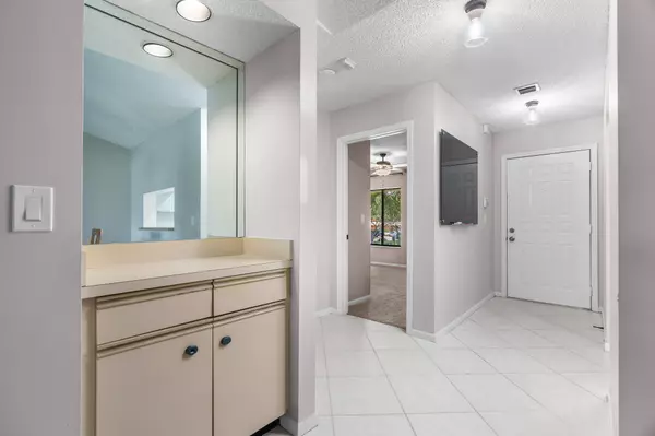 Boca Raton, FL 33487,5201 W Club CIR 203