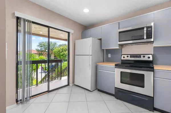 5201 W Club CIR 203, Boca Raton, FL 33487