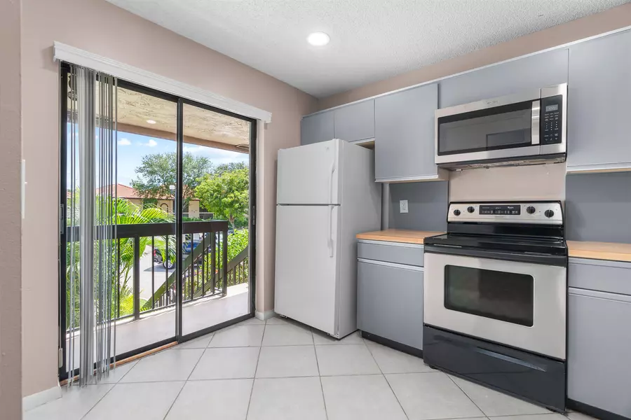 5201 W Club CIR 203, Boca Raton, FL 33487