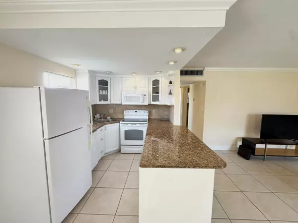 Delray Beach, FL 33446,301 Seville M