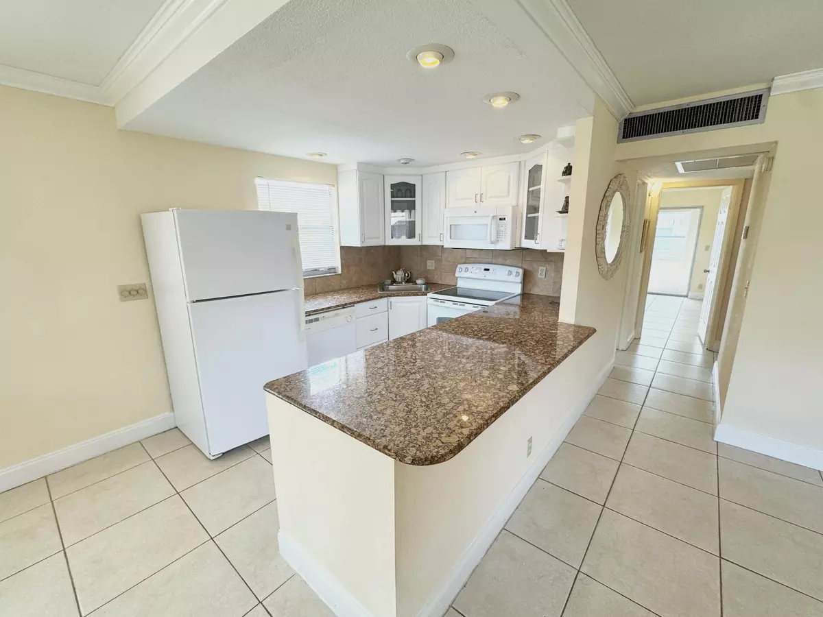 Delray Beach, FL 33446,301 Seville M