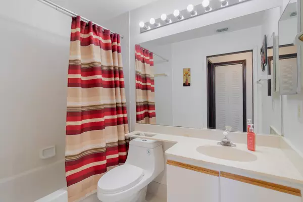 Deerfield Beach, FL 33442,2612 Congressional WAY