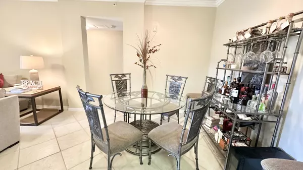 West Palm Beach, FL 33411,6556 Emerald Dunes DR 101