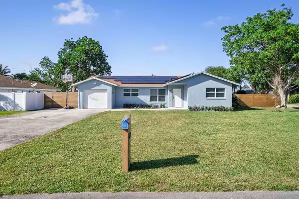 667 Blue Jay RD, Delray Beach, FL 33444