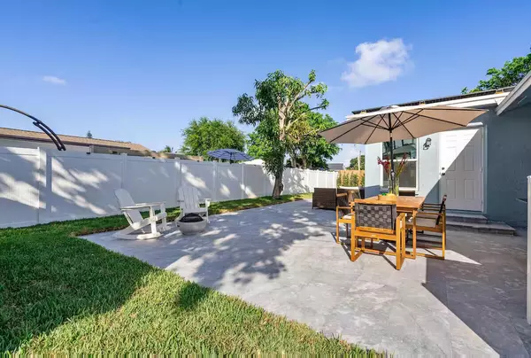 Delray Beach, FL 33444,667 Blue Jay RD