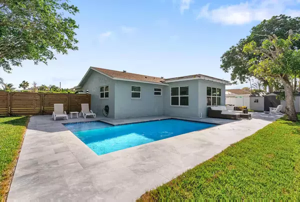 Delray Beach, FL 33444,667 Blue Jay RD