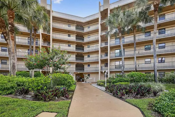 4640 W Lucerne Lakes BLVD 102, Lake Worth, FL 33467