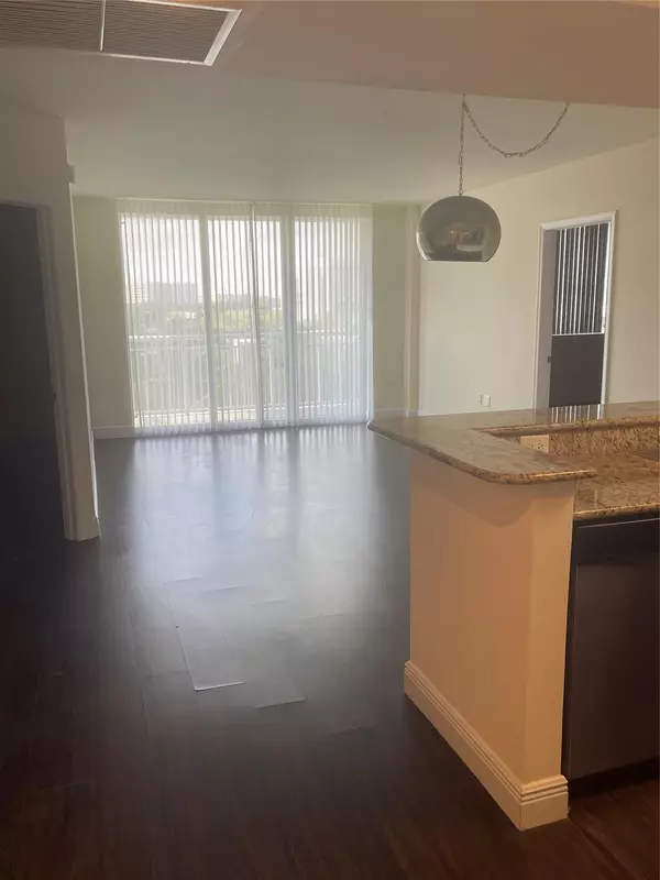 Aventura, FL 33180,19501 W Country Club DR 605