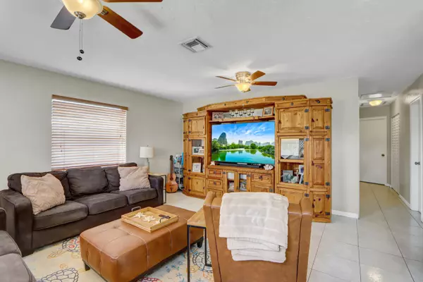 Greenacres, FL 33463,317 Perry AVE