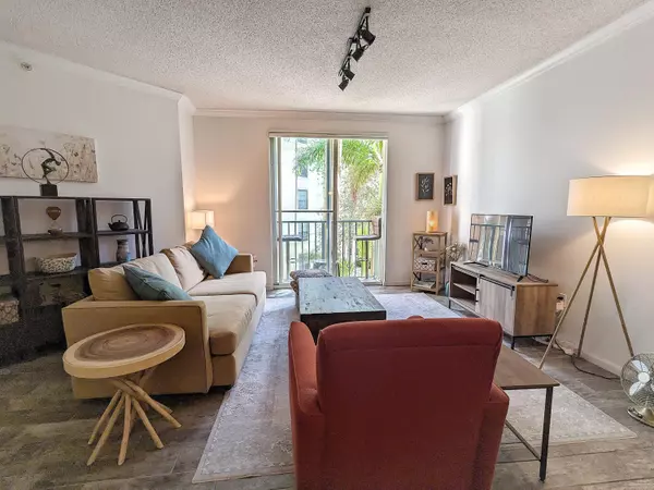 630 S Sapodilla AVE 308, West Palm Beach, FL 33401
