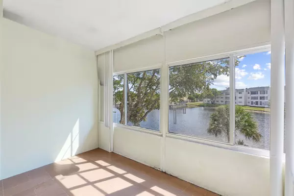 Sunrise, FL 33322,8130 Sunrise Lakes BLVD 211