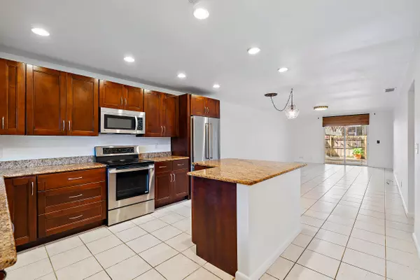 West Palm Beach, FL 33403,8667 Uranus TER