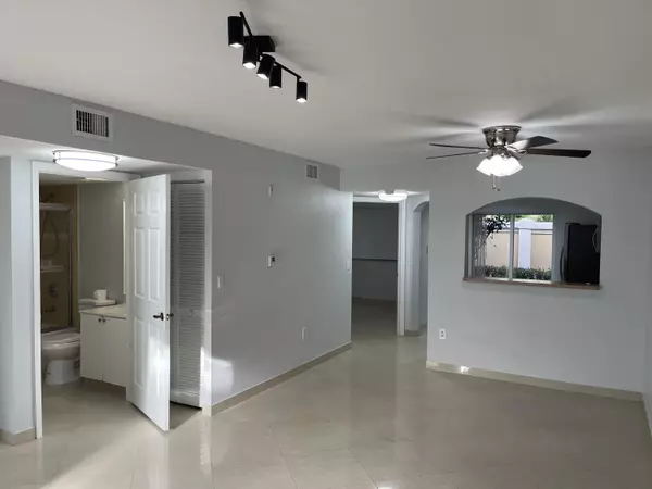 West Palm Beach, FL 33411,3760 N Jog RD 104