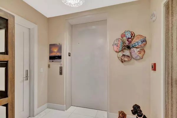 North Palm Beach, FL 33408,2 Water Club WAY 802