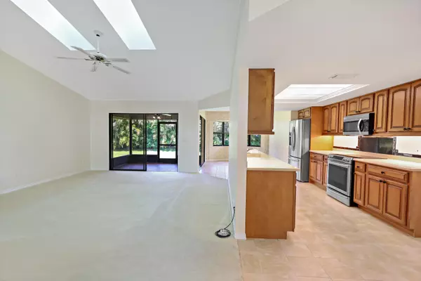 Vero Beach, FL 32962,713 24th SQ