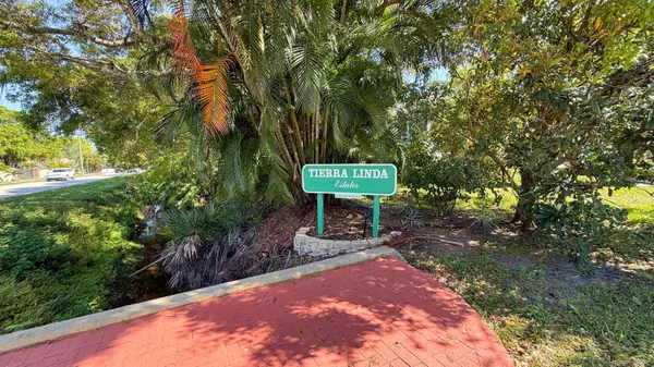 Vero Beach, FL 32962,713 24th SQ