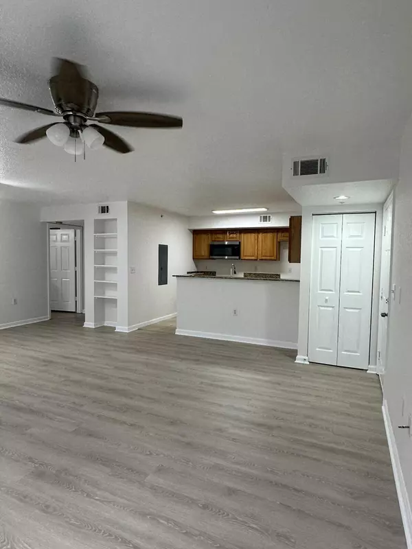 Port Saint Lucie, FL 34986,261 SW Palm DR 106