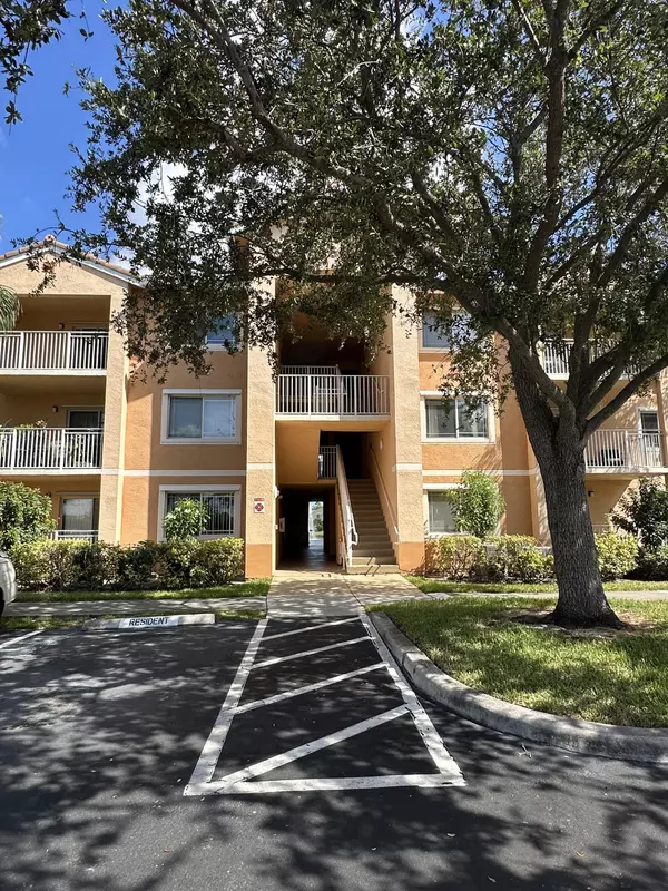 261 SW Palm DR 106, Port Saint Lucie, FL 34986