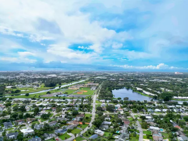 359 Garden BLVD, Palm Beach Gardens, FL 33410