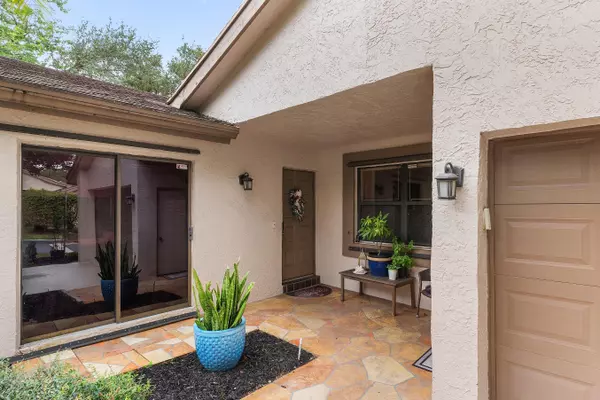 Coconut Creek, FL 33066,2216 Seagrape CIR