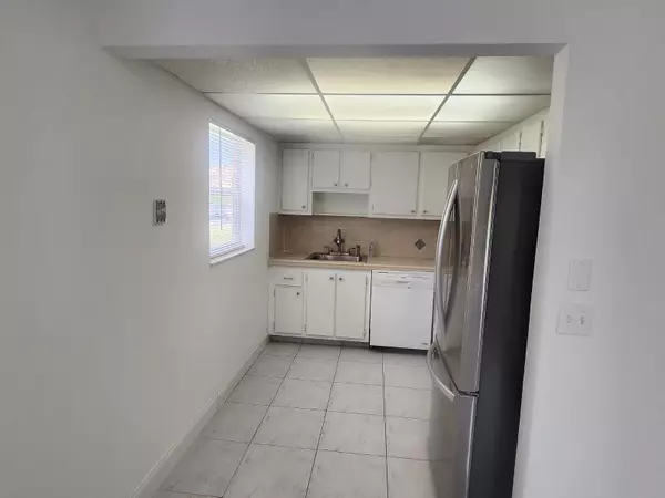 Delray Beach, FL 33446,632 N Brittany  N