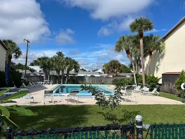 Stuart, FL 34996,200 SE Four Winds DR 211