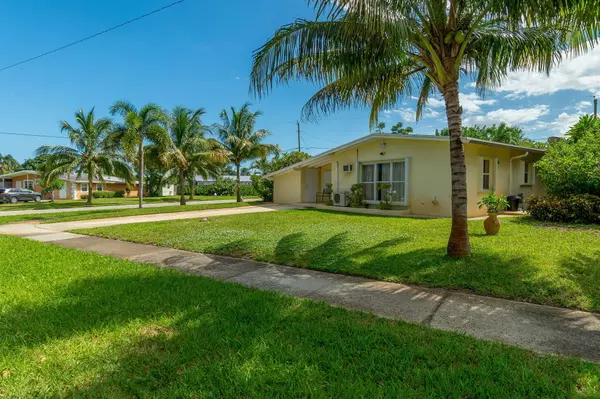 Lantana, FL 33462,1002 W Broome ST