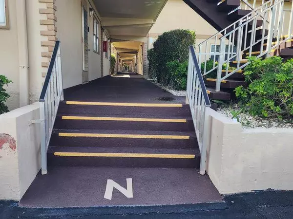 Delray Beach, FL 33446,632 N Brittany