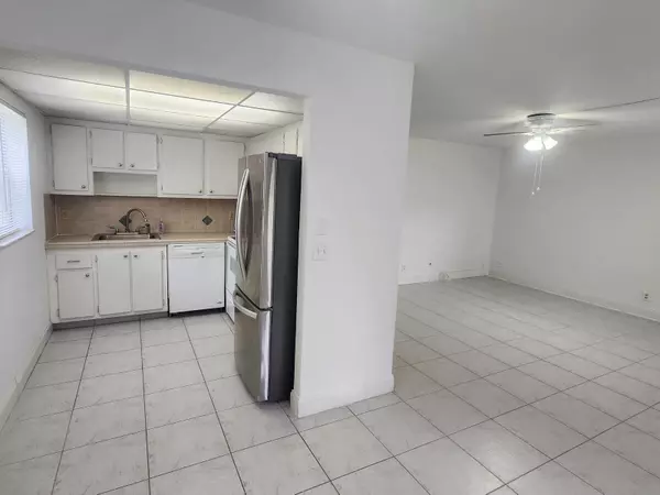Delray Beach, FL 33446,632 N Brittany