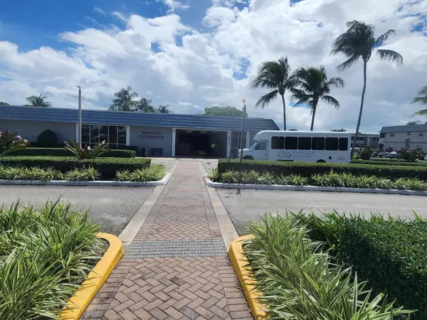 Delray Beach, FL 33446,632 N Brittany